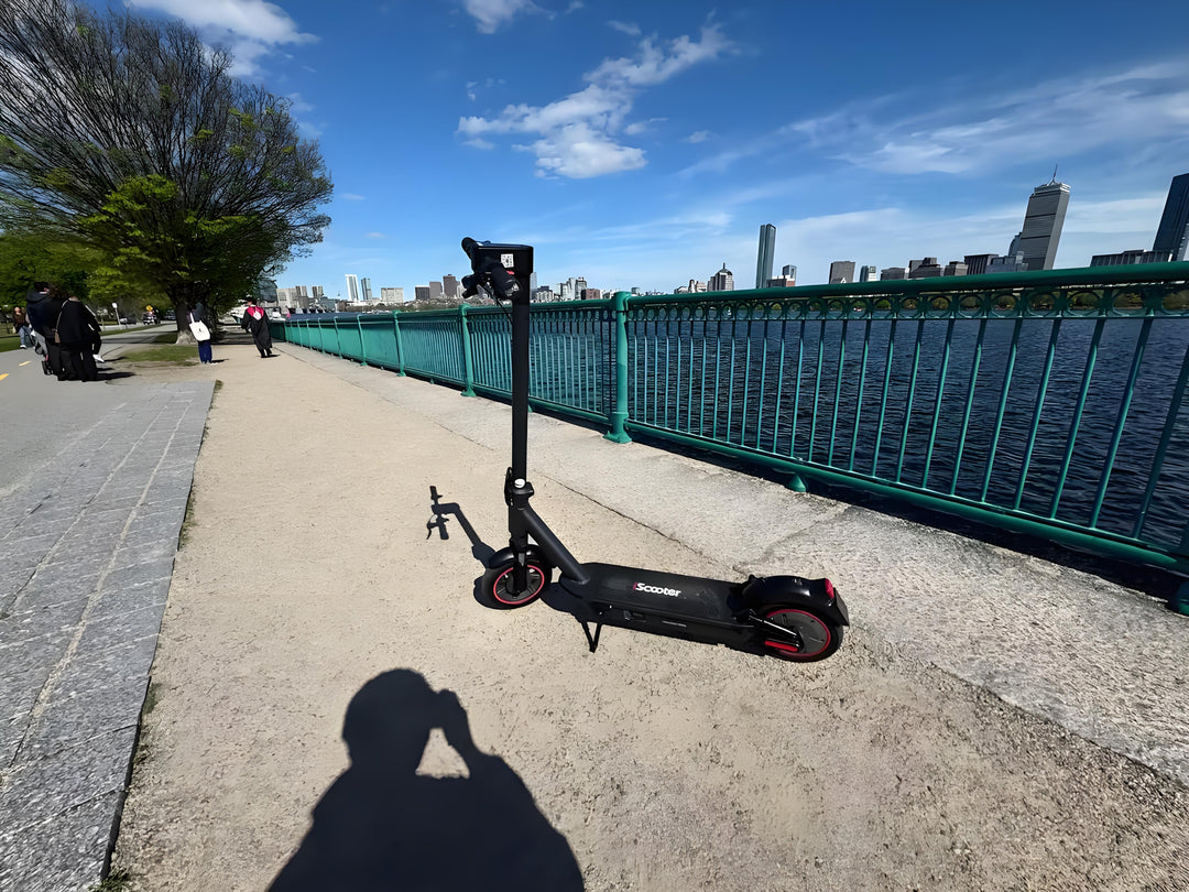 The iScooter i10Max: The Ultimate Urban Commuting Companion