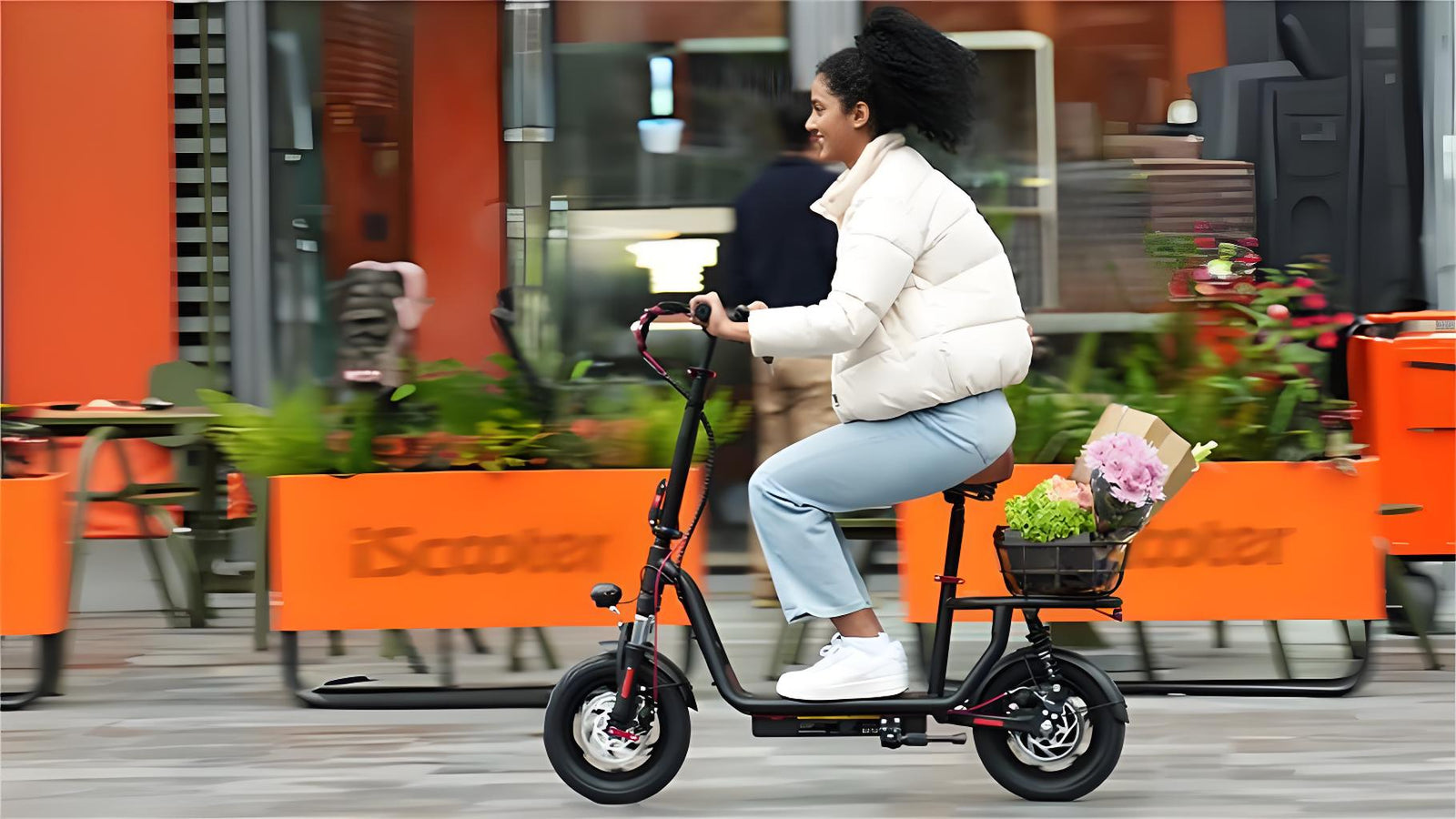 The iScooter i12: A Great Ride for Urban Commuting